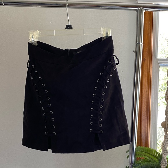 Forever 21 Black Suede Mini Skirt Size Small - Picture 2 of 3